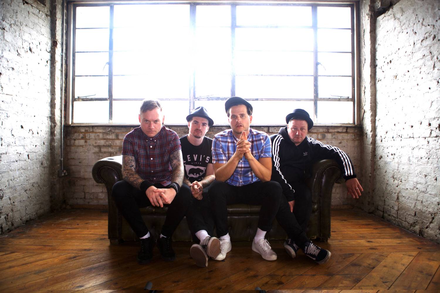 Buster Shuffle confirms short NL tour in December